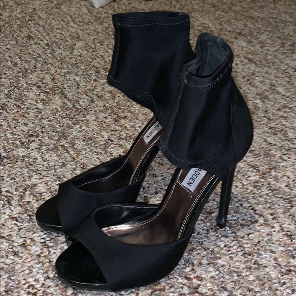 Steve Madden black neoprene heels size 6